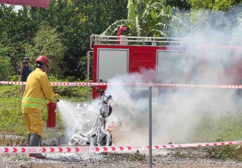 Vietnam successfully tested a number of fire extinguishers capable of